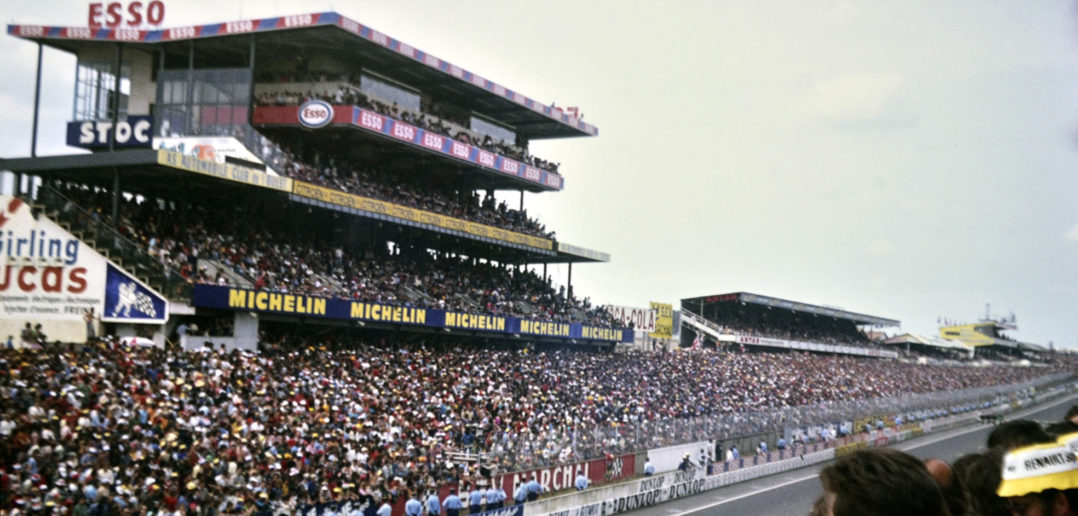 La foule massée ligne droite des stands, le 10 juin 1978 - ©autoetstyles.fr