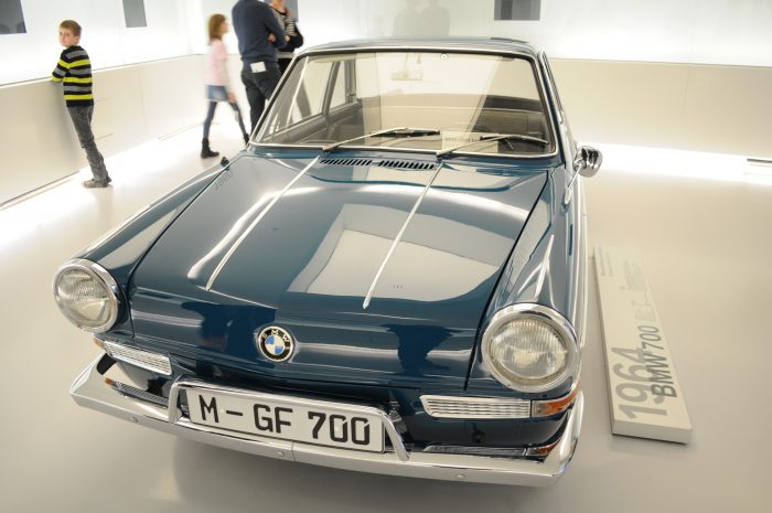 BMW 700 (1964) - ©autoetstyles.fr
