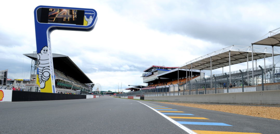 Circuit des 24 heures du Mans - Ligne droite des stands - ©autoetstyles.fr