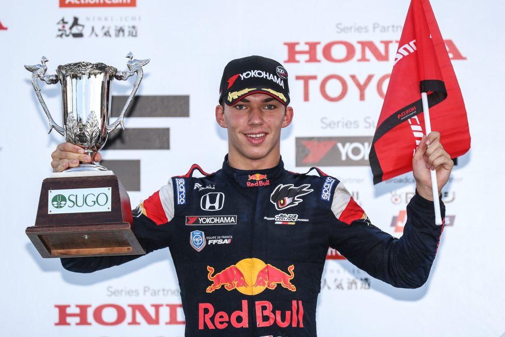 Pierre Gasly célèbrant sa victoire en Super Formula à Murata le 24 septembre 2017