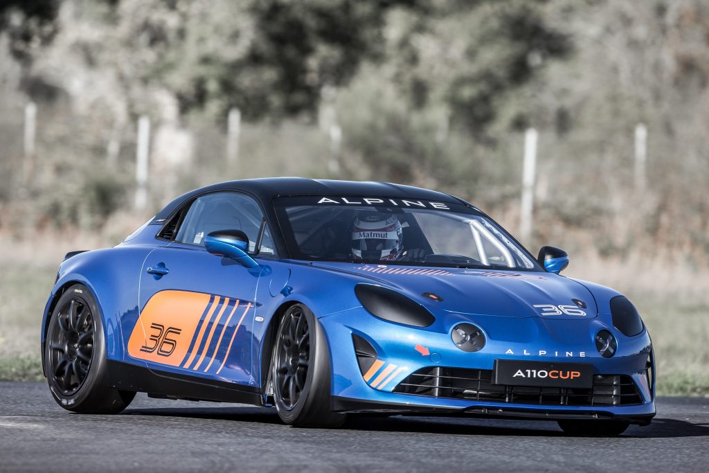 L'Alpine A110 Cup à l'attaque d'un virage