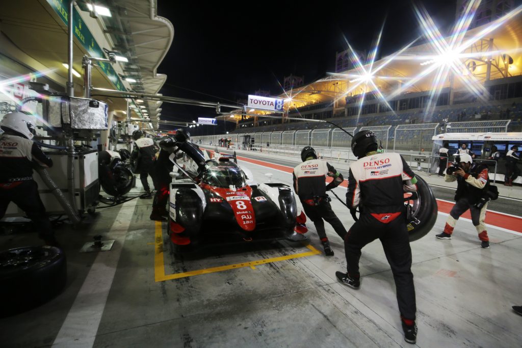 La Toyota TS050 Hybrid n°8 du Toyota Gazoo Racing à son stand lors des 6 H de Bahreïn 2017