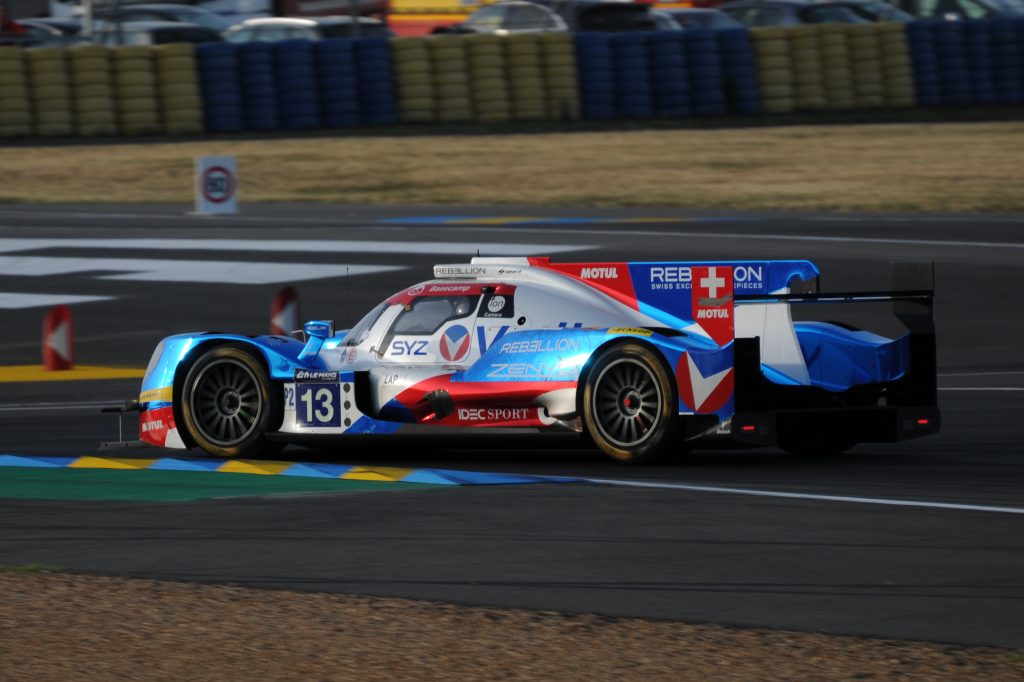 La Vaillante Rebellion n°13 aborde le virage du raccordement lors des 24 Heures du Mans 2017