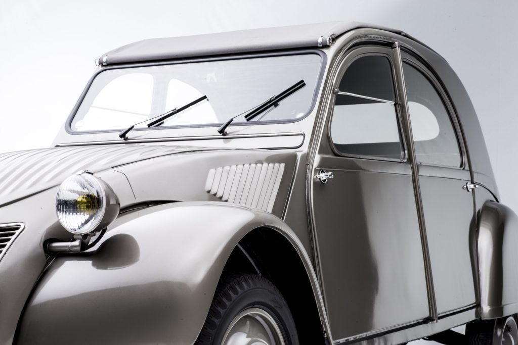 La Citroën 2CV fêtes ses 70 ans à Rétromobile en 2018