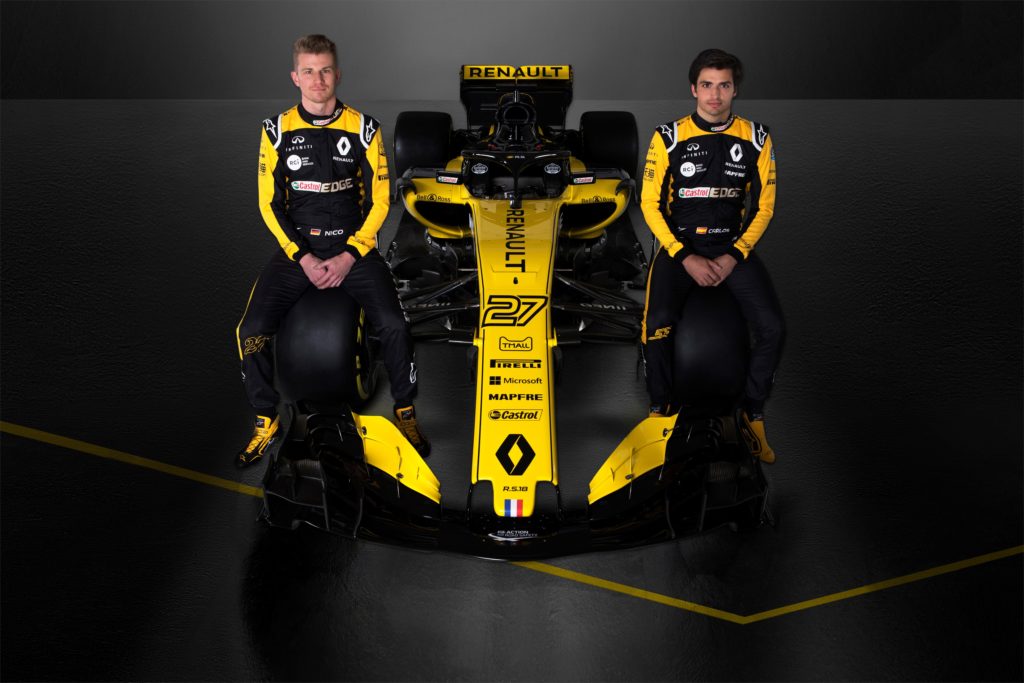 Nico Hülkenberg et Carlos Sainz Jr posent devant la Renault RS18