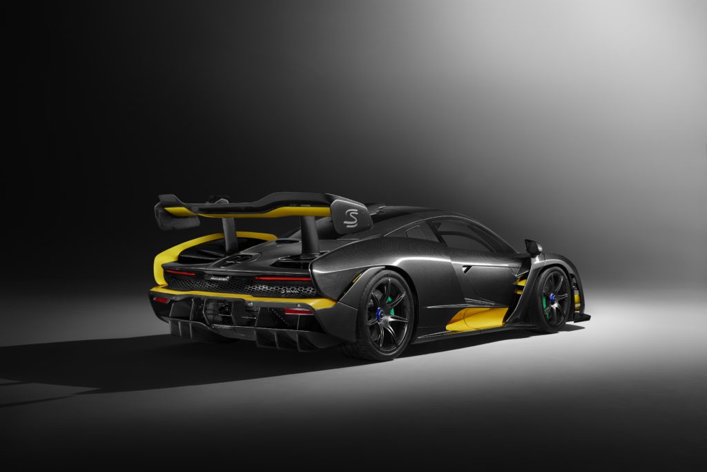 Vue arrière de la McLaren Senna Carbon Theme by MSO